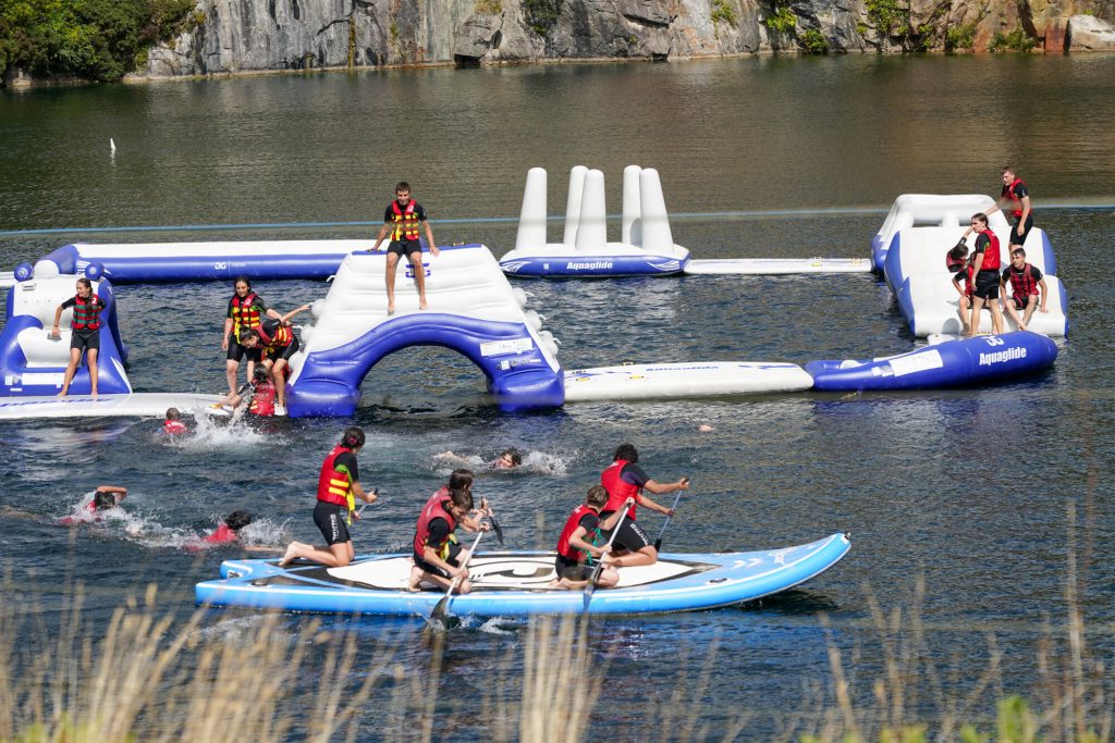 Riesiges SUP und Hüpfburgen im Kernow Adventure Park